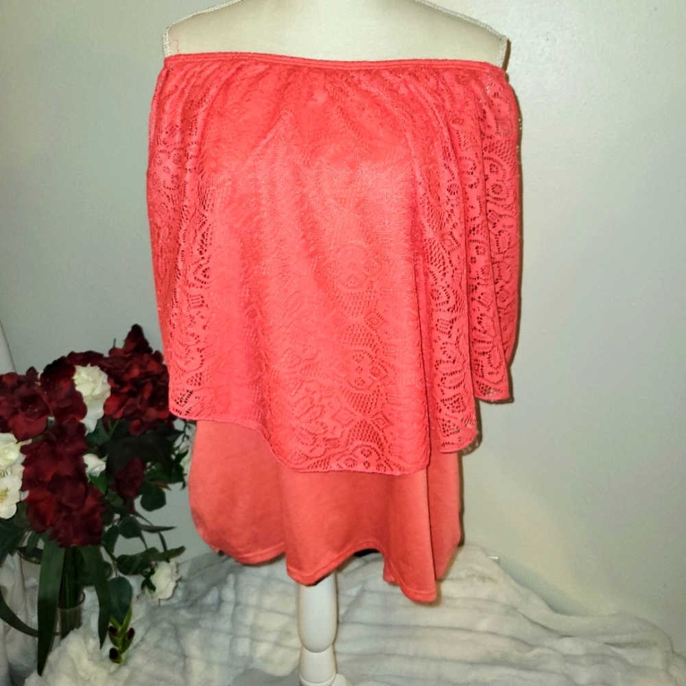 Claudia Richard lace top Like New